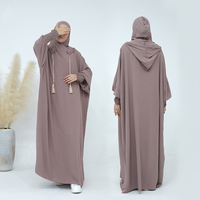 Vente en gros moyen-orient arabe dubaï une pièce Jilbab robe couleur unie rides polyester modeste Burqa Jilbab prière Abaya