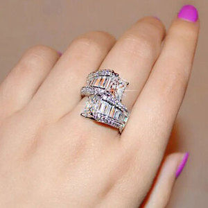 Anello di Lusso a Forma di Trapezoide con Zirconi per Donne, Gioiello da Dito Scintillante e Alla Moda - Product Image 2