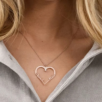 DuoYing Collier personnalisé avec pendentif en forme de cœur à double nom pour les couples, cadeau d'anniversaire, acier inoxydable, collier avec nom personnalisé