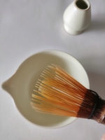 Ensemble de fouet à matcha en bambou gravé sur mesure avec support en résine, style Japandi de qualité supérieure, pour matcha de qualité alimentaire