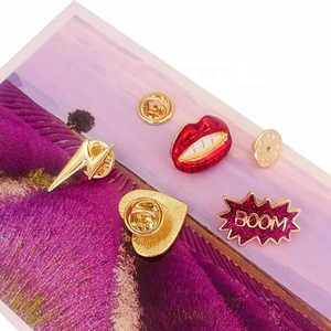 Broche de goteo de labios rojos, joyería, amor, sexy - Product Image 3