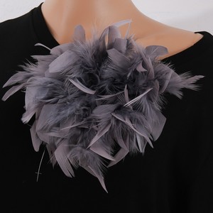 Neue 16cm Feder Große Blumen-Brosche für Damen Handgefertigtes Feder-Accessoire für Vielseitige Outfits - Product Image 4