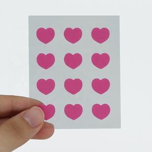 Patchs anti-<span class=keywords><strong>boutons</strong></span> colorés en forme de cœur <span class=keywords><strong>pour</strong></span> <span class=keywords><strong>le</strong></span> <span class=keywords><strong>visage</strong></span> avec logo personnalisé <span class=keywords><strong>sur</strong></span> la boîte - Product Image 1