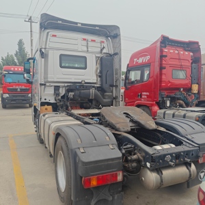 Tracteur routier Foton AUMAN <span class=keywords><strong>GTL</strong></span> pour la <span class=keywords><strong>logistique</strong></span> longue distance sur les routes internationales - Product Image 3