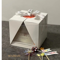 Boîte d'emballage carrée transparente élégante et écologique pour gâteaux, avec logo personnalisé, couvercle pliant à double aile intégré, pour pâtisseries de luxe