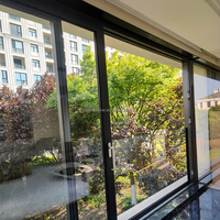 Porte coulissante en verre avec cadre en aluminium noir au design minimaliste, étanche, avec moustiquaire en fibre de verre pour jardin intérieur, patio