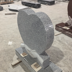 Moderna lápida individual con diseño de corazón y manos, pulida en su totalidad, hecha de granito Padang Grey (G614) de alta calidad. - Product Image 5