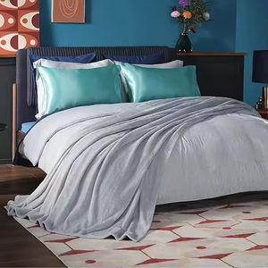 Manta de Invierno Suave y Tejida, 100% Poliéster, Moderna, Antideslizante, Personalizable, Absorbente, para Ropa de Cama - Product Image 3