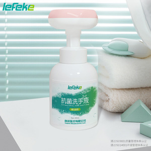 Botella de espuma desinfectante para manos Liker con bomba de presión con diseño de flor de cerezo: ligeramente ácida, limpiadora, aroma floral y espuma abundante. - Product Image 2