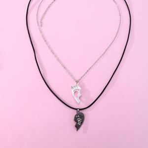 จี้หัวใจ2ชิ้น/เซ็ตสร้อยคอคู่สำหรับเขาและของขวัญวันวาเลนไทน์ของ<span class=keywords><strong>เธอ</strong></span>เครื่องประดับสร้อยคอโชคเกอร์แม่เหล็กรูปรอยเท้า - Product Image 4