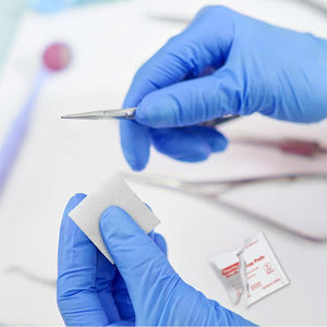 Almofada de preparação para cotonete de isopropil-álcool 70% estéril de grau médico descartável embalada individualmente - Product Image 3