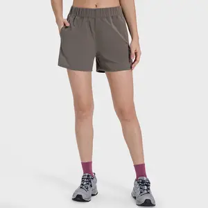 Nuova fascia elastica estiva con tasche laterali di terza lunghezza pantaloncini da corsa Casual Shorts Shorts sportivi da donna traspiranti ad asciugatura rapida 2024