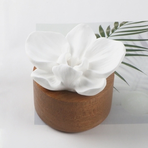 Ambientador de yeso aromático de cerámica perfumado a base de madera, difusor de aceite esencial de fragancia para el hogar con flor de Orquídea de porcelana - Product Image 1