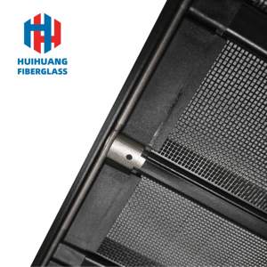 Zanzariera Avvolgibile a Soffietto per Porte e Finestre, Design Moderno, Profilo in Alluminio, Antincendio, Facile Installazione - Product Image 3