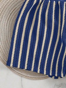 Conjunto de bikini de 3 piezas a rayas texturizadas para mujer al por mayor: Top halter triangular, tanga y shorts de playa. - Product Image 5