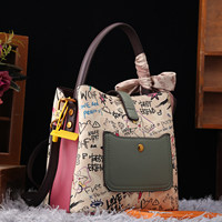 Sacs à main Loumixer pour femmes – Sacs de luxe Guangzhou – Sac seau graffiti tendance et mignon en PVC durable