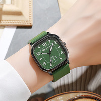 Montre pour homme à boîtier carré en alliage, mouvement à quartz - Style rétro tendance, bracelet en silicone, design créatif personnalisé, adapté à l'exportation