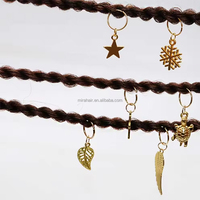 Vente en gros d'une boîte complète proposant une grande variété d'extensions de cheveux au crochet, d'accessoires pour cheveux, d'outils de coiffure, unisexe
