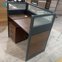 Escritorio de Oficina Moderno con Cubículo y Pantalla de Privacidad, Escritorio de Computadora de Madera con Archivador de 3 Cajones