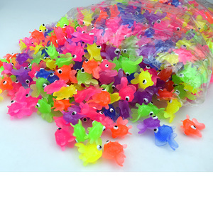 Jouet à presser en TPR en forme de <span class=keywords><strong>poisson</strong></span> doré, nouveauté pour distributeur automatique, jouet en plastique pour collection de capsules - Product Image 4
