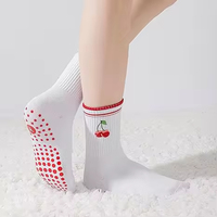 Chaussettes de yoga pour femmes, design brodé, logo personnalisé, chaussettes de pilates, antidérapantes, chaussettes de sport en coton pour femmes