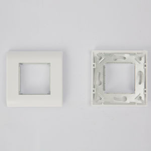 Standaard 80x80mm wandplaatframe in Franse stijl met metalen achterbeugel, voor ethernet-/telefoonuitgang - Product Image 4