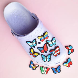 Dibujos animados DIY zapatos hechos a mano accesorios de flores hebillas de bandera nacional de goma suave personalizadas incluye cuentas de silicona y PVC - Product Image 4