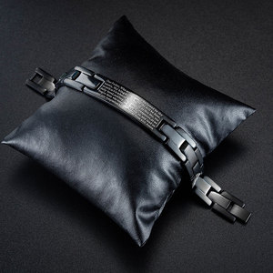 Bracciali da Uomo alla Moda in Acciaio Inossidabile con Croce Cristiana Nera e Preghiera del Signore in Inglese - Product Image 5