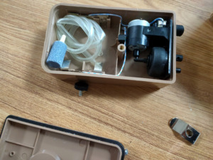 BOYU D-200 배터리 작동 플라스틱 수족관 공기 펌프 물고기 탱크 사용 - Product Image 3