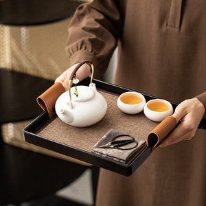 Bandeja de té cuadrada con asas de cuero, superficie tejida de bambú, almacenamiento multifuncional para uso en mesa de preparación de té seco - Product Image 2