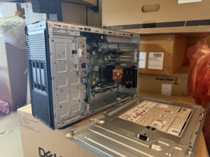 Serveur de tour Dells PowerEdge T360 4*3.5 Intel E2478 8C 2.8G 2*16G DDR5 3*960G SSD H755 460W Power Brand New <span class=keywords><strong>Server</strong></span> Inventory - Product Image 4