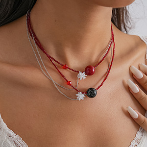Collier double couche en perles de verre rouges, motif floral, pour femme, en acier inoxydable, style vintage, de luxe, original, chaîne de clavicule, bijou de cou - Product Image 2