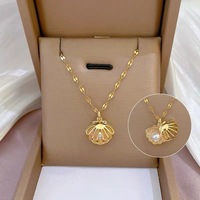 Collier en acier inoxydable plaqué or avec coquille de perle, pendentif de luxe léger, personnalité haut de gamme, style rétro, pour femmes
