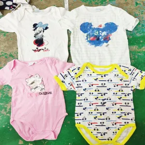 재고 브랜드 오버런 잉여 도매 의류 어린이 의류 인쇄 옷 2pcs 세트 의상 아이 옷 유아 정장
