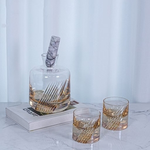 Ensemble de carafe et verres en verre artistique haut de gamme moderne – Une carafe et deux verres – Décoration de luxe pour salon - Product Image 3