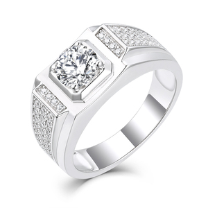 グレースジュエル カスタマイズ可能な925シルバー メンズ結婚指輪 6.5mm 1カラット モアサナイトメインストーン付き - Product Image 1