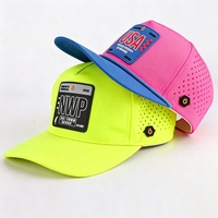 Gorra de Béisbol Personalizada al por Mayor de 5 Paneles con Diseño Deportivo, Logotipo Bordado, Perforaciones Impermeables y Corte Láser, Diseño de Cuerda Curva
