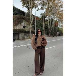 Chaqueta de Mujer con Detalle de Botones Marrones - Product Image 5