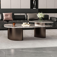Table basse moderne minimaliste de style italien, écologique, durable et décorative, idéale pour salon, appartement ou hôtel