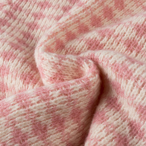 Cardigan en tricot à carreaux rose et blanc pour femme avec broche en forme de cœur, manches longues, col rond, style vintage, anti-boulochage - Product Image 4