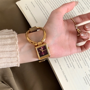 <span class=keywords><strong>Montre</strong></span> pour <span class=keywords><strong>femme</strong></span> IEKEs, style mi-<span class=keywords><strong>montre</strong></span>-<span class=keywords><strong>bracelet</strong></span>, grande <span class=keywords><strong>montre</strong></span> carrée rétro, de niche, luxe léger, <span class=keywords><strong>bracelet</strong></span> en maille magnétique, <span class=keywords><strong>montre</strong></span>-<span class=keywords><strong>bracelet</strong></span> pour <span class=keywords><strong>femme</strong></span>, en direct - Product Image 4
