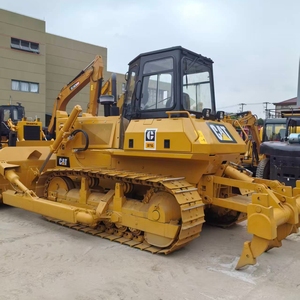 Bouteur sur chenilles CAT D7G : Châssis robuste et puissance accrue pour la préparation et le nivellement des chantiers routiers - Product Image 2