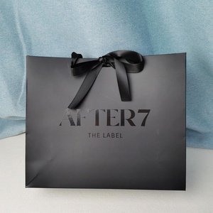 Bolsa de Papel de Regalo de Lujo Personalizada, Negra Mate, con Logotipo UV, con Asa de Cinta/Bolsa de Papel de Regalo de Lujo para Minoristas - Product Image 2