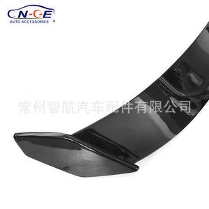 Alerón Trasero BMW en Negro Brillante con Textura de Fibra de Carbono, Estilo Ducktail para Serie 1 F40 M135i 2019+ - Product Image 5