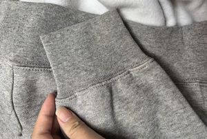 Abbigliamento Uomo di Alta Qualità, Set Felpa con Cappuccio e Pantaloni Tuta Streetwear, Pullover ESSENTIALS 1977 per Uomo - Product Image 2