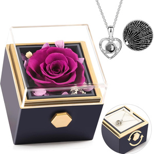 Regalos del Día <span class=keywords><strong>DE</strong></span> <span class=keywords><strong>LA</strong></span> <span class=keywords><strong>Madre</strong></span> Proveedor <span class=keywords><strong>de</strong></span> lujo Caja <span class=keywords><strong>de</strong></span> rosas giratoria preservada al por mayor con collar - Product Image 1