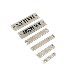 Etiquette carré<span class=keywords><strong>e</strong></span> avec logo personnalisé, lettres gravées, couture à la main, marque, vêtement, étiquette en métal pour sac à main - Product Image 4