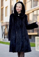Elegante lange echte Nerz Damen mantel Luxuriöse natürliche Farbe Kapuze Casual Winter Oberbekleidung mit Polyester Futter