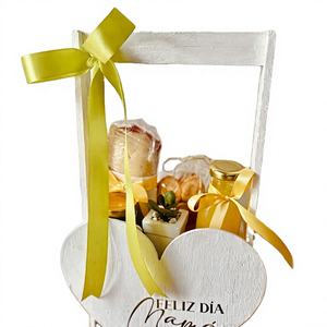 JUNJI Cesta <span class=keywords><strong>de</strong></span> Regalo <span class=keywords><strong>de</strong></span> Madera Personalizable en Forma <span class=keywords><strong>de</strong></span> Corazón con Asa para <span class=keywords><strong>Desayuno</strong></span>, Bodas y Día <span class=keywords><strong>de</strong></span> <span class=keywords><strong>la</strong></span> <span class=keywords><strong>Madre</strong></span> - Product Image 1