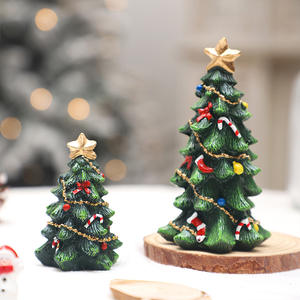 Decoraciones navideñas, mini árbol de Navidad, adornos de resina, set de decoración para fiestas de escritorio - Product Image 1